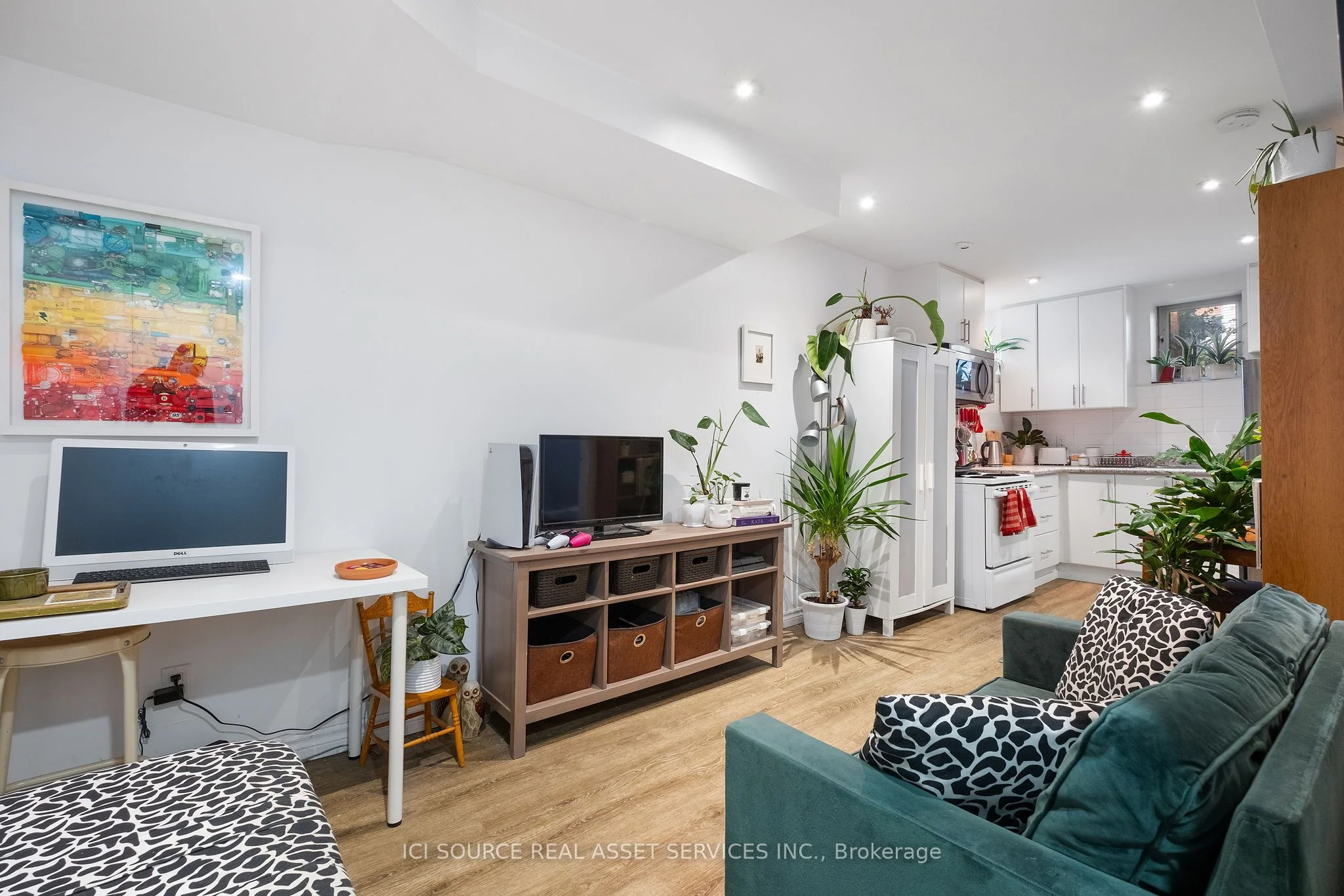 116 Medland Street A, Toronto W02, On M6p 2n5