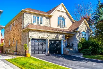 Detached in Oakville
