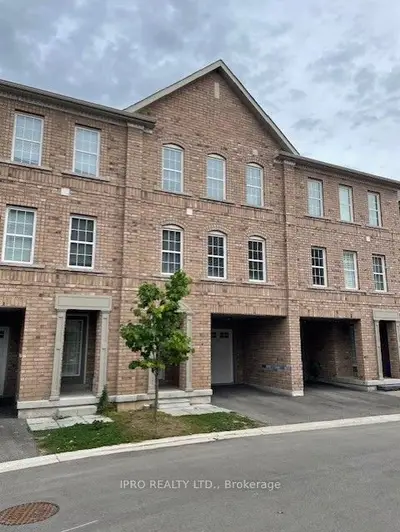 Att/Row/Townhouse in Oakville