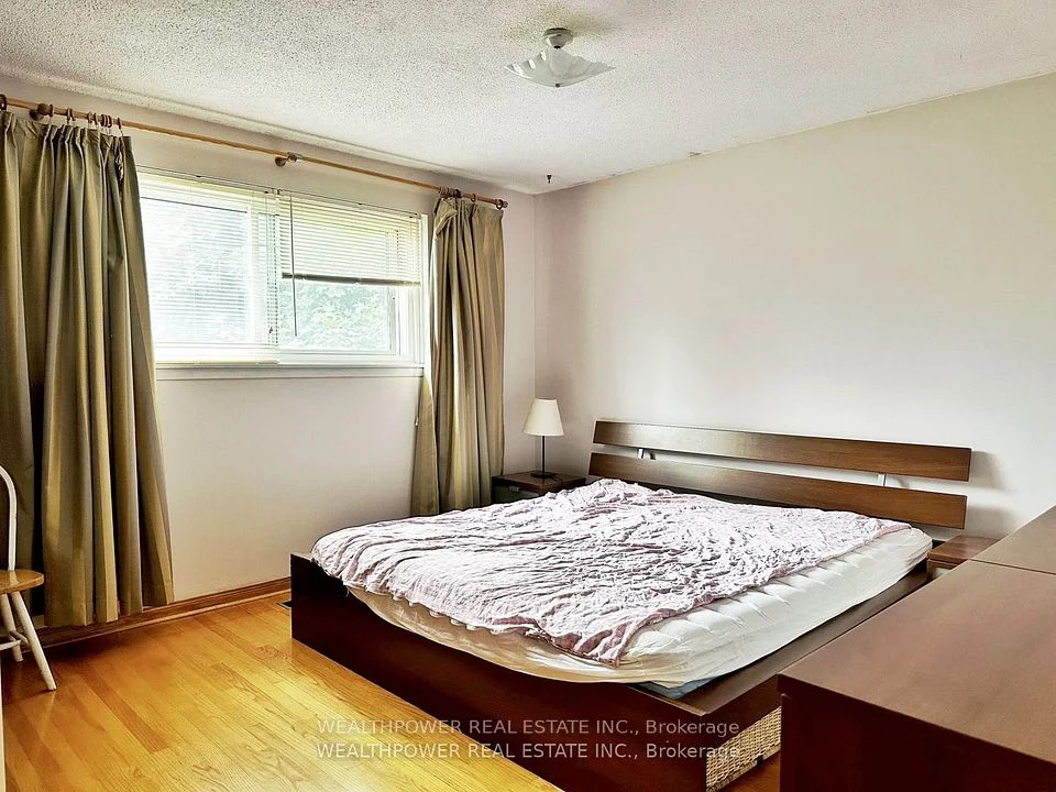 875 Forestwood Drive, Mississauga, ON L5C 1G6
