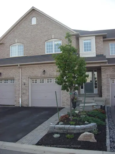Att/Row/Townhouse in Burlington