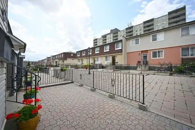 2170 Bromsgrove Road 123, Mississauga, On L5j 4j2