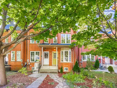 Att/Row/Townhouse in Toronto