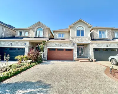 Att/Row/Townhouse in Oakville