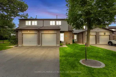 Condo Townhouse in Mississauga