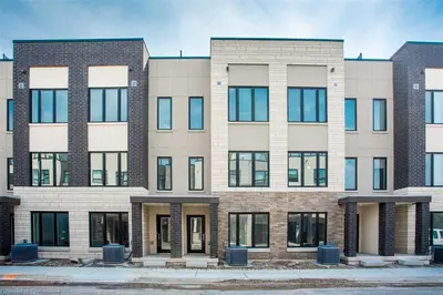 Condo Townhouse in Burlington