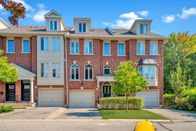 Att/Row/Townhouse in Toronto