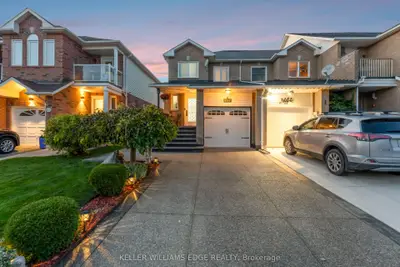 Att/Row/Townhouse in Burlington