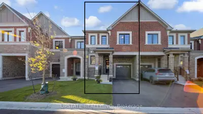 Att/Row/Townhouse in Milton