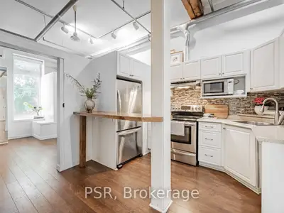 121 Prescott Avenue 4, Toronto W03, On M6n 3g8