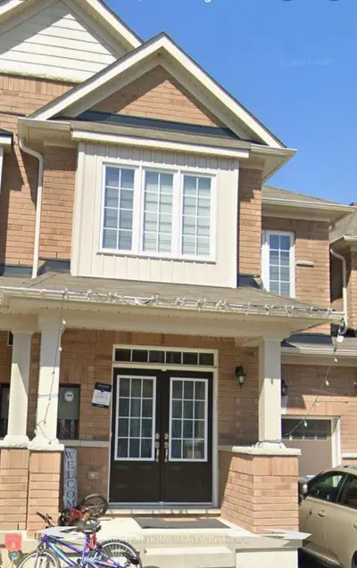 Att/Row/Townhouse in Brampton