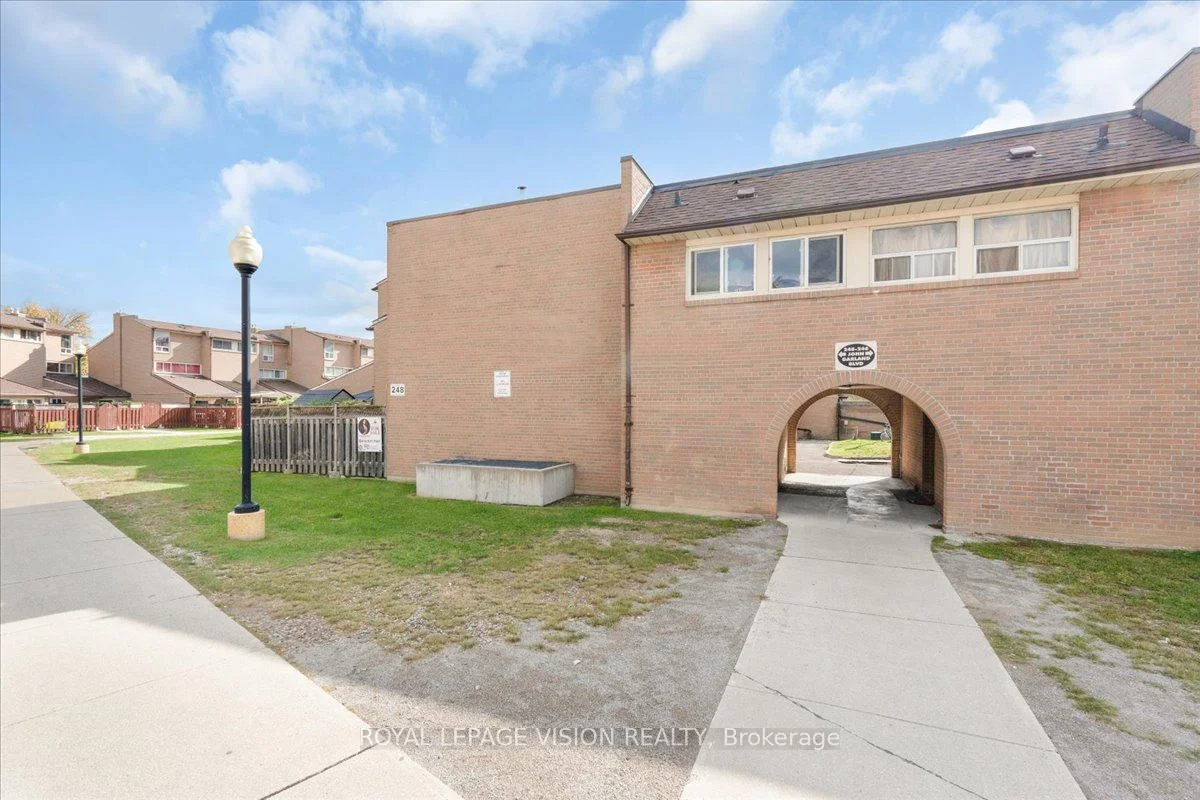 248 John Garland Boulevard W 79, Toronto W10, On M9v 1n8