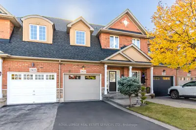 Att/Row/Townhouse in Oakville