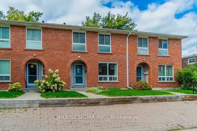 Condo Townhouse in Mississauga