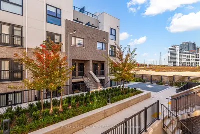 Condo Townhouse in Oakville