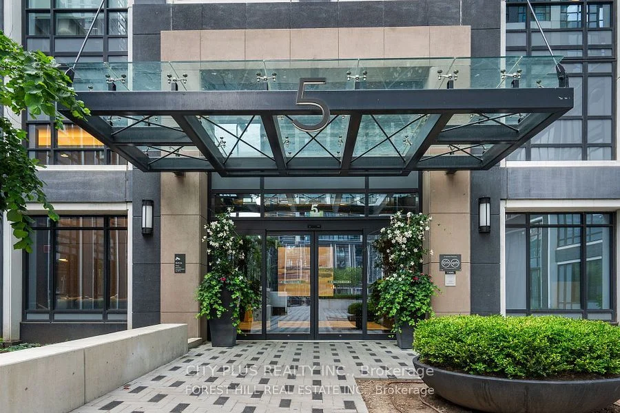 Condo Apartment in Toronto