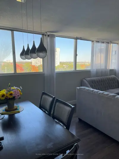 3700 Kaneff Crescent 808, Mississauga, On L5a 4b8