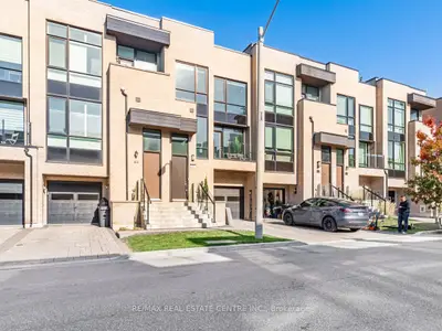 Att/Row/Townhouse in Toronto