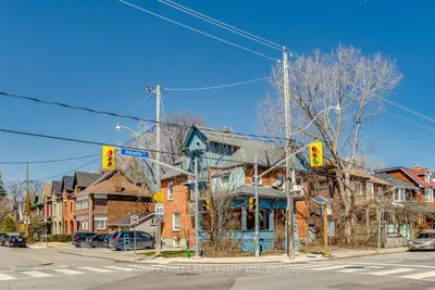 Fourplex in Toronto
