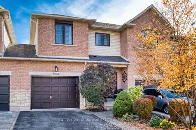 Att/Row/Townhouse in Burlington