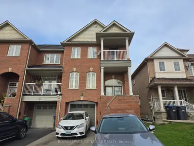 Att/Row/Townhouse in Brampton