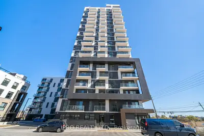 Common Element Condo in Oakville