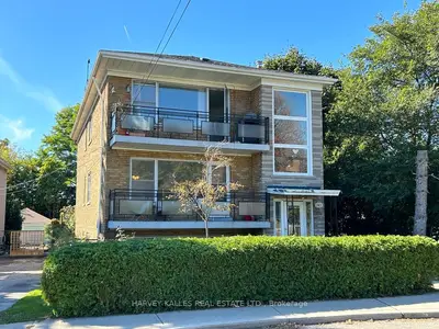 Triplex in Toronto