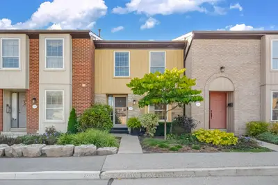 Condo Townhouse in Burlington