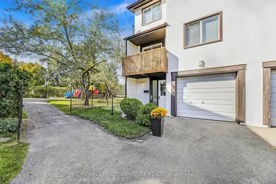 Condo Townhouse in Mississauga