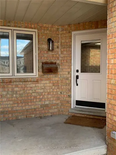 Att/Row/Townhouse in Burlington