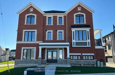 Att/Row/Townhouse in Oakville