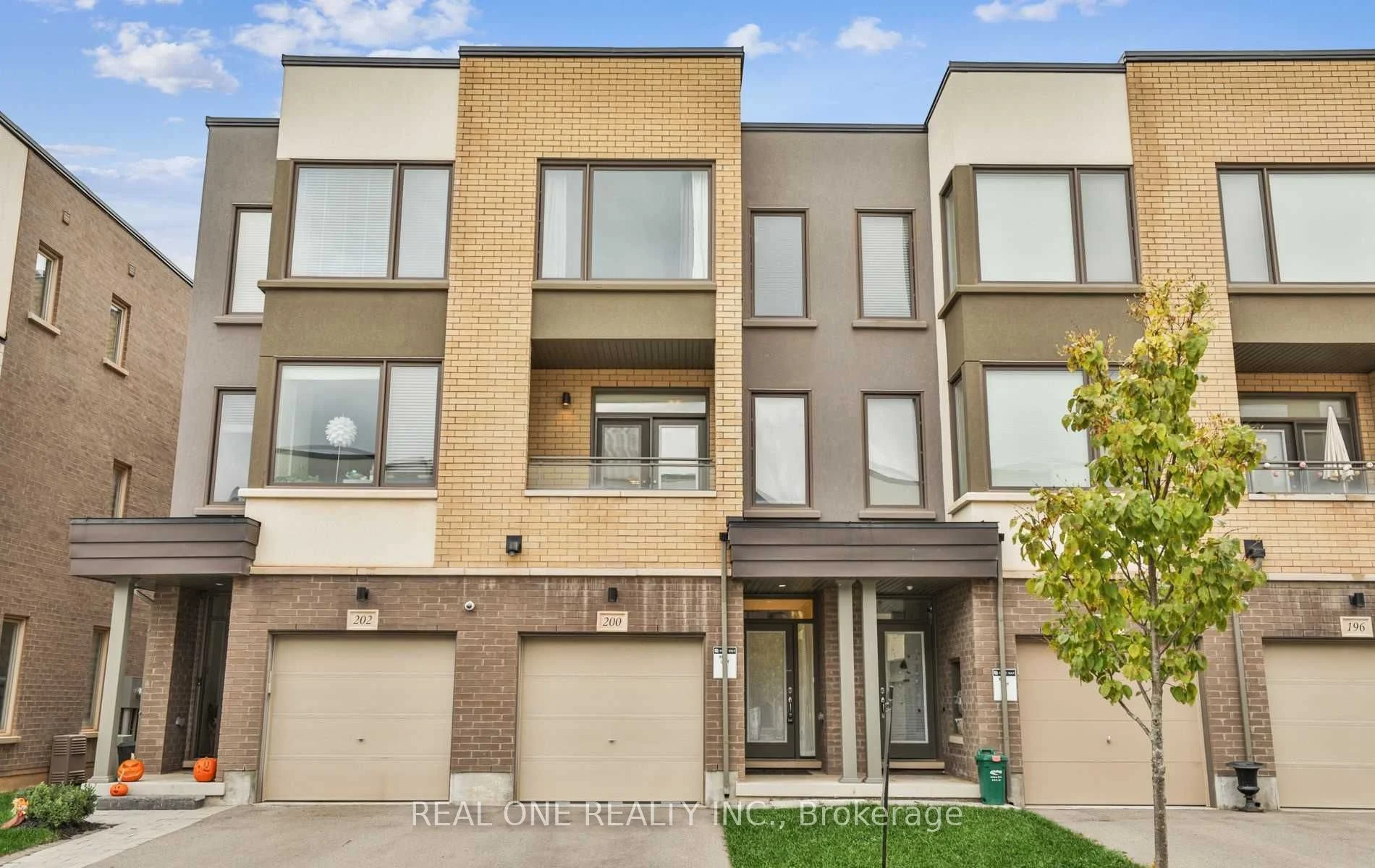 200 Huguenot Road, Oakville, On L6h 0l4