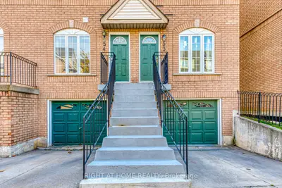 Condo Townhouse in Mississauga