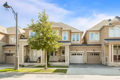 Att/Row/Townhouse in Oakville
