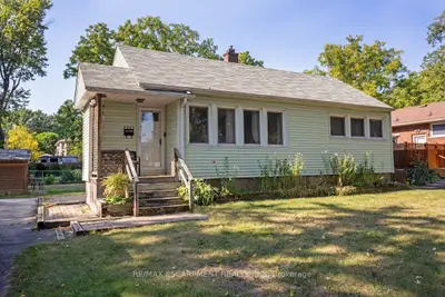 Detached in Burlington