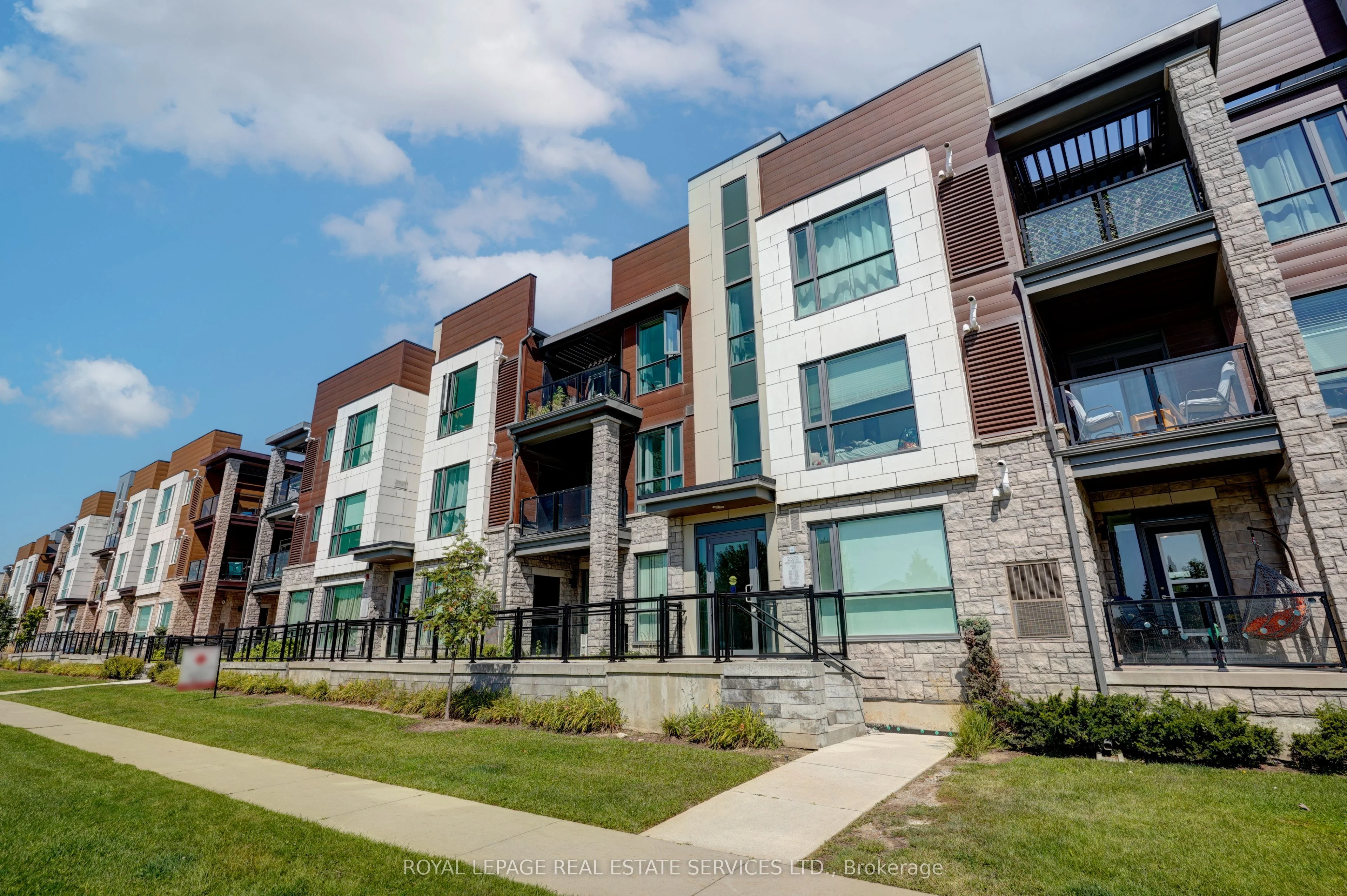 Condo Apartment in Oakville