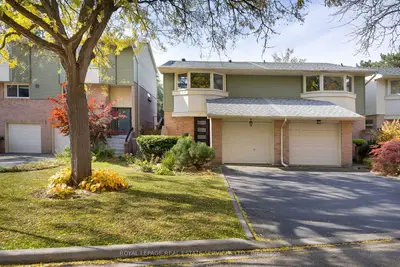 Semi-Detached Condo in Oakville