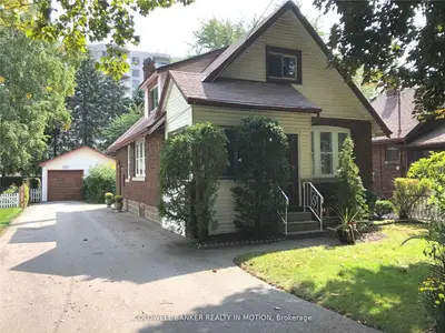 Detached in Burlington