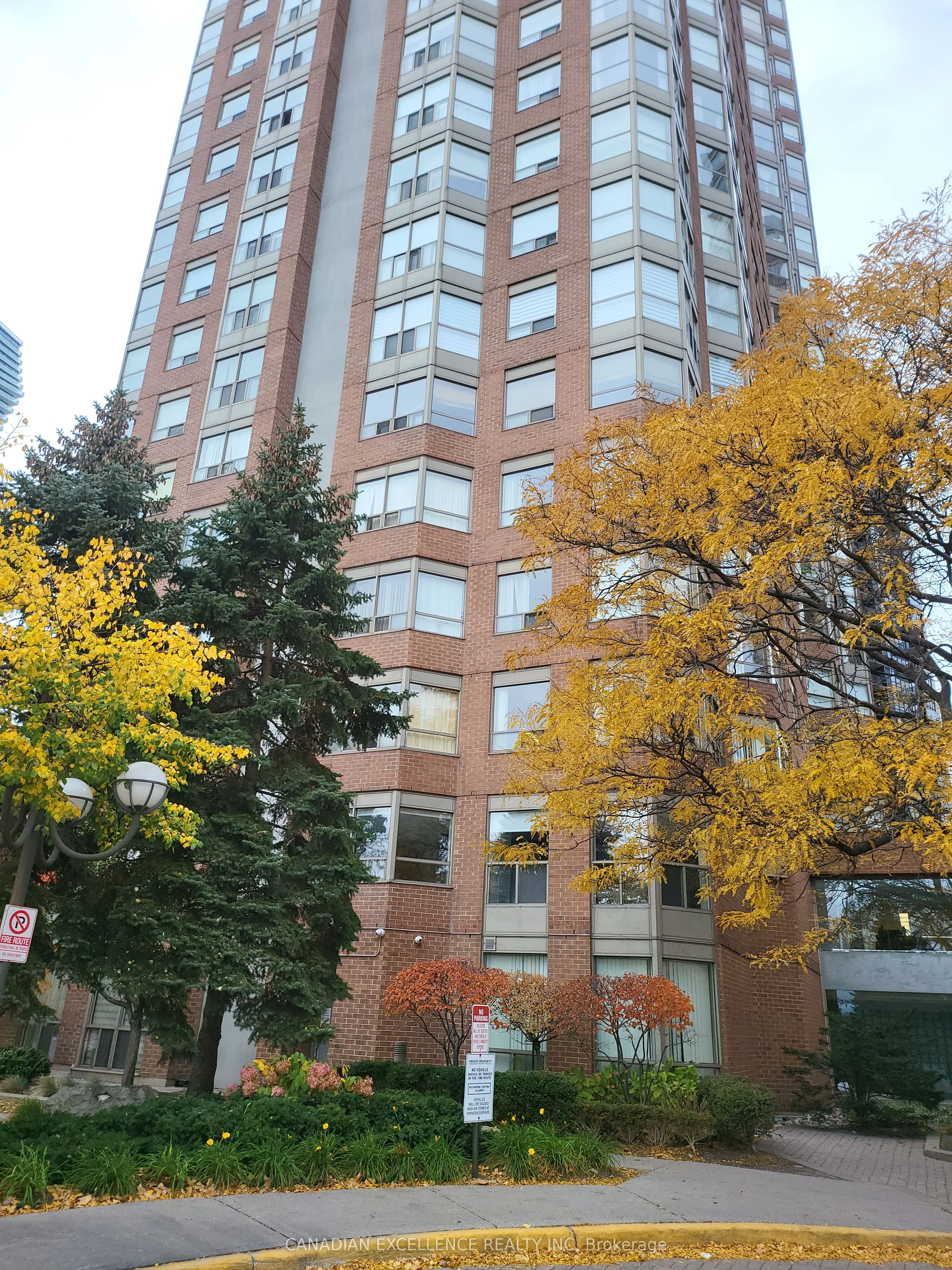 335 Webb Drive 1808, Mississauga, On L5b 3z9
