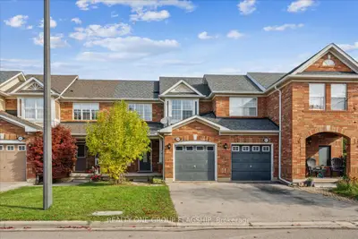 Att/Row/Townhouse in Milton