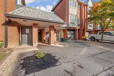 Condo Townhouse in Burlington