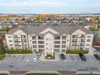 Condo Apartment in Milton
