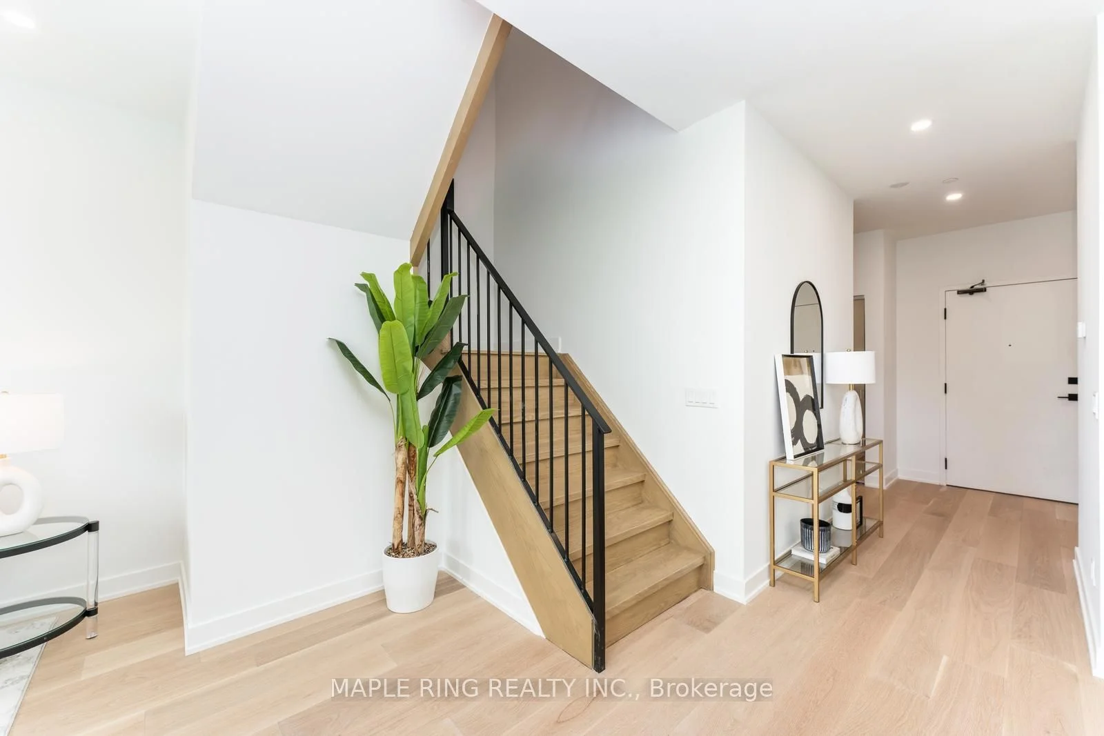 2485 Taunton Road 111, Oakville, ON L6H 3R8