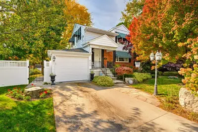 Detached in Burlington