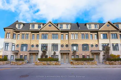 Att/Row/Townhouse in Toronto