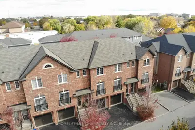 Att/Row/Townhouse in Burlington