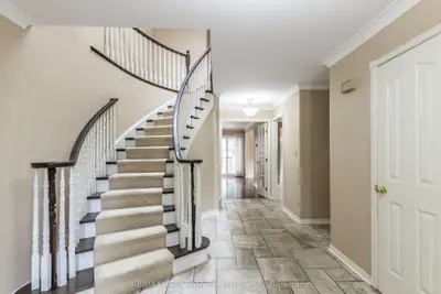 Condo Townhouse in Burlington