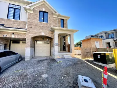 Att/Row/Townhouse in Burlington