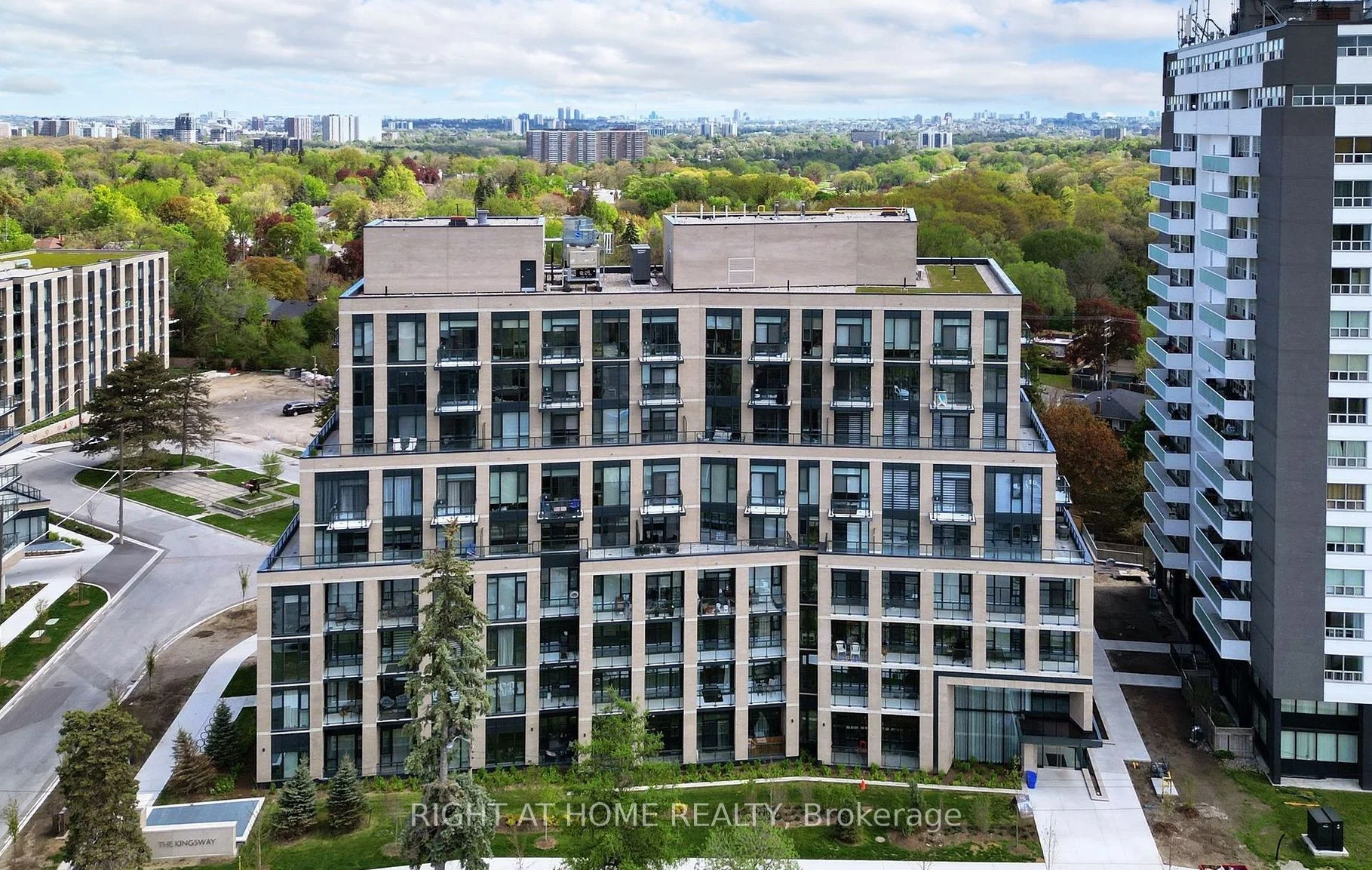 #613 293 The Kingsway, Toronto W08, On, M9a 0e8
