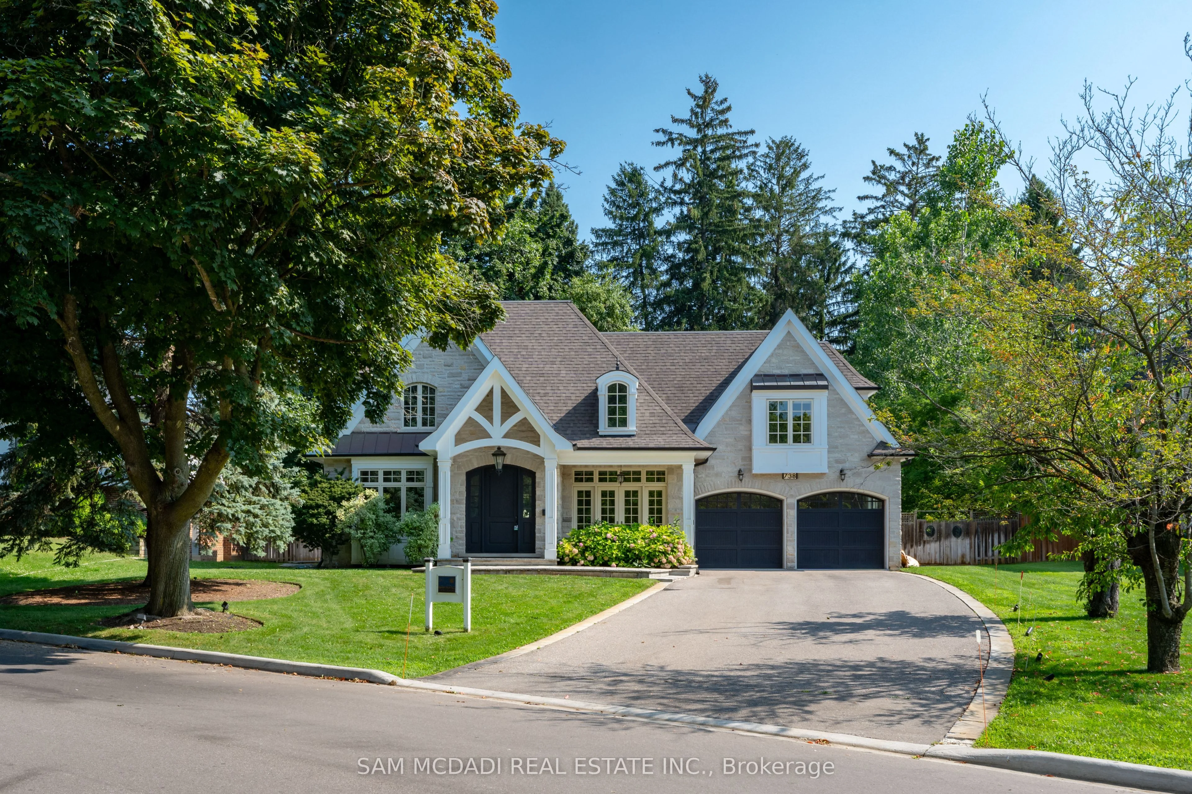 738 Balboa Drive, Mississauga, On L5h 2v6